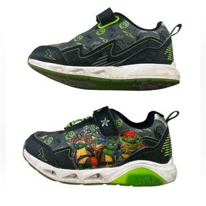TMNT Ninja Turtle Shoes - Black and Green - light up Velcro